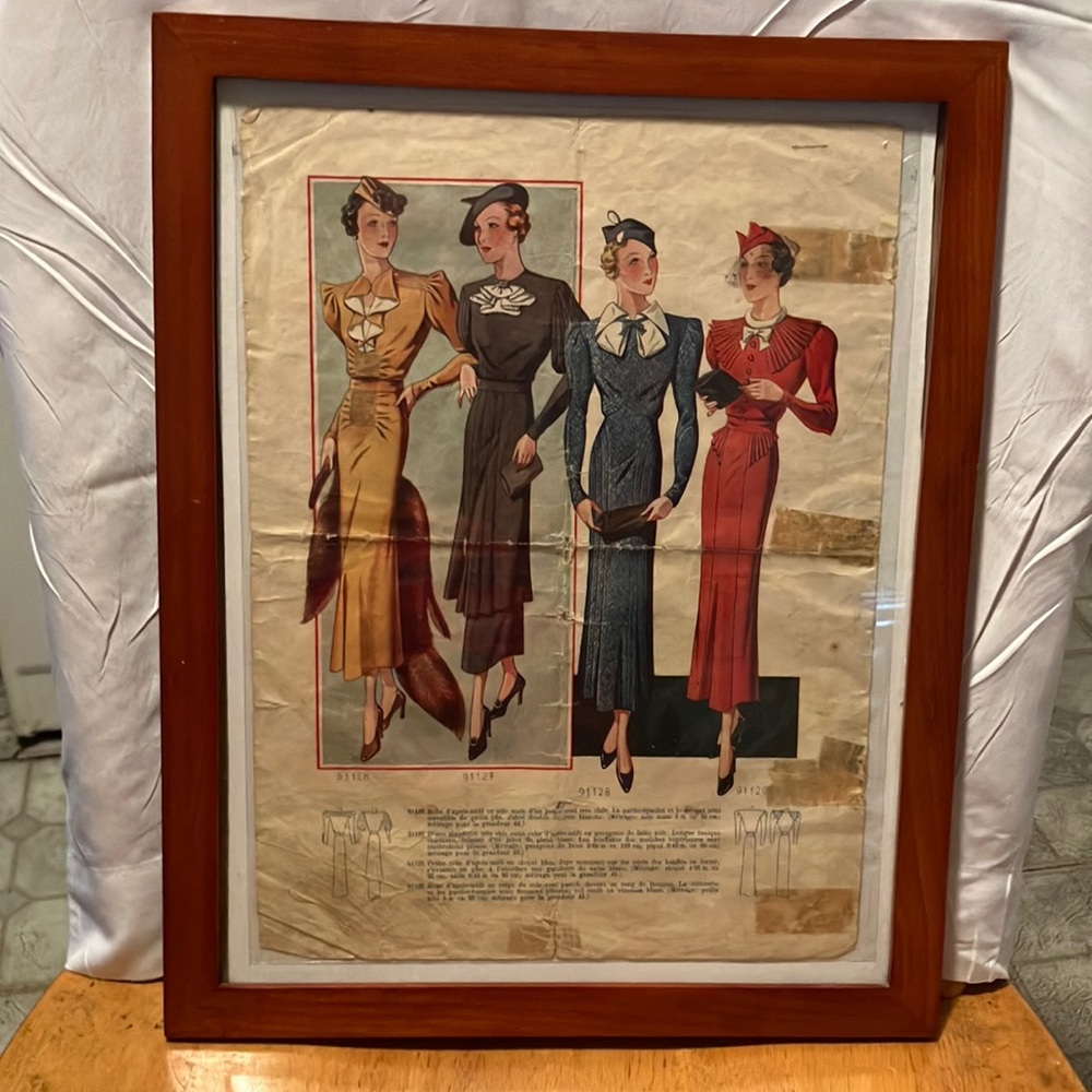 Vintage collection of Women’s dresses from the 1940s pics all in Italian , all